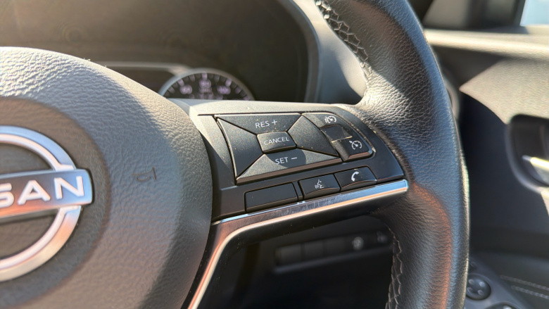 Nissan Juke 1.0 DiG-T 114 N-Connecta 5dr Petrol Hatchback